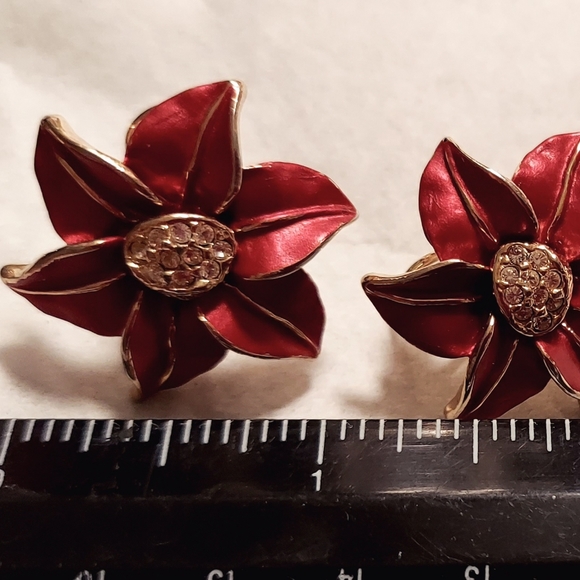Poinsettia Earrings Crystals Goldtone Burgundy Colored Enamel - Picture 3 of 4